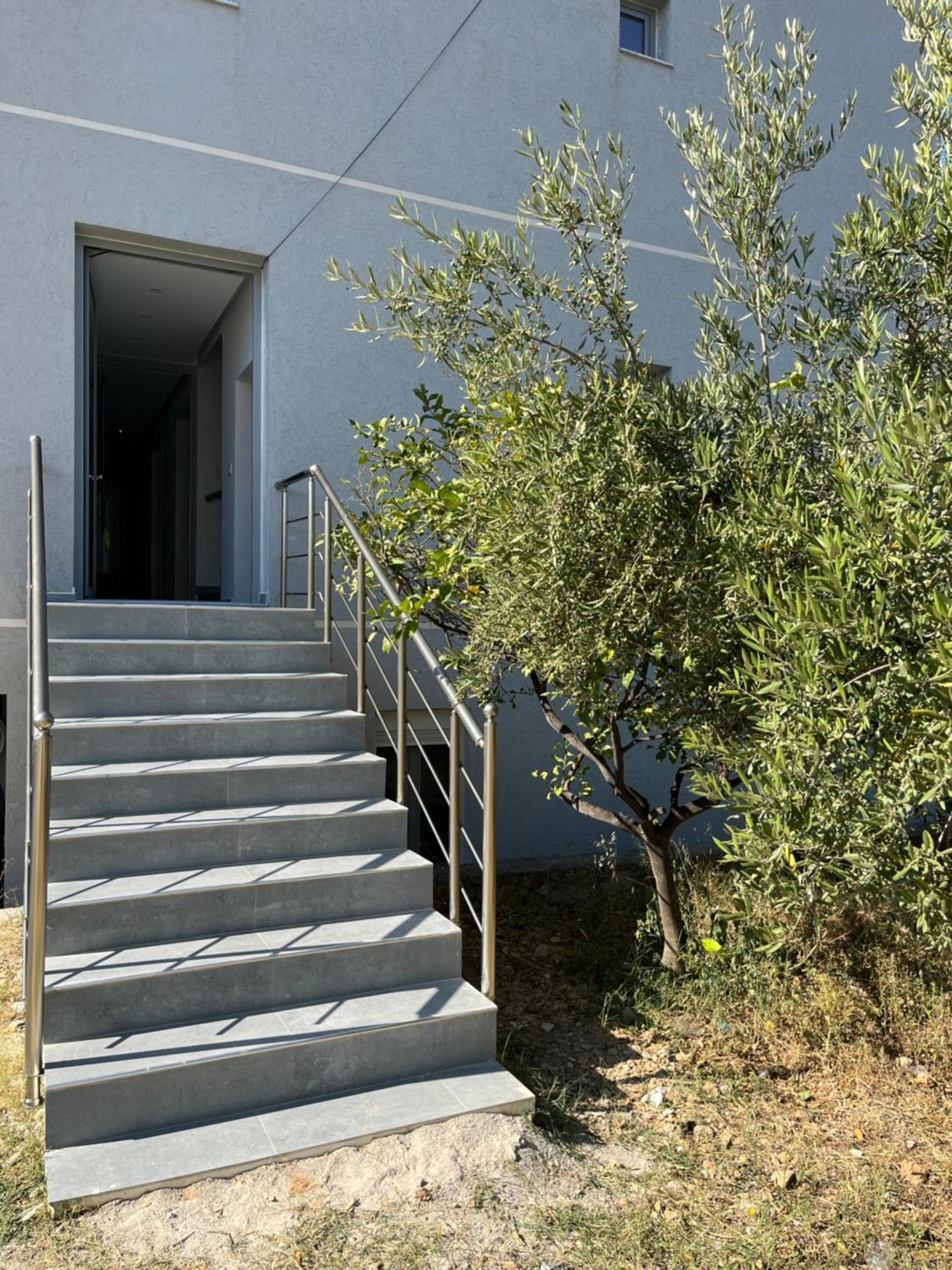 Sun George Bed and Breakfast Himare Exteriör bild